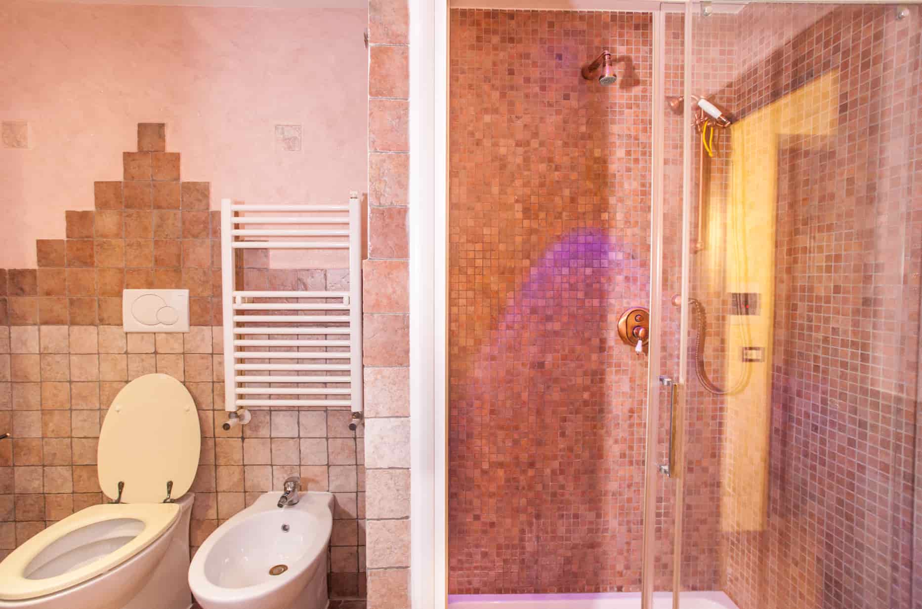 un-posto-in-fiera-doccia a casa di paoletto bagno<br />